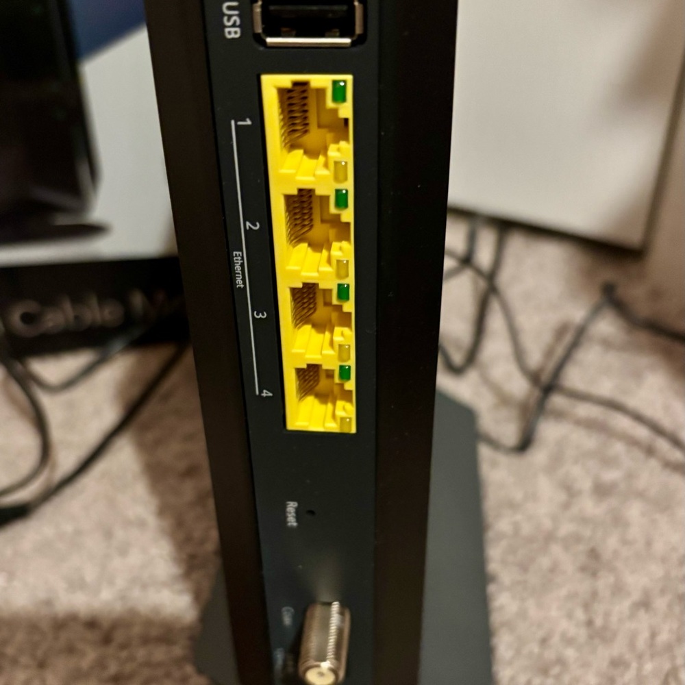 NETGEAR Black NightHawk Modem Router Combo - Picture 9 of 13